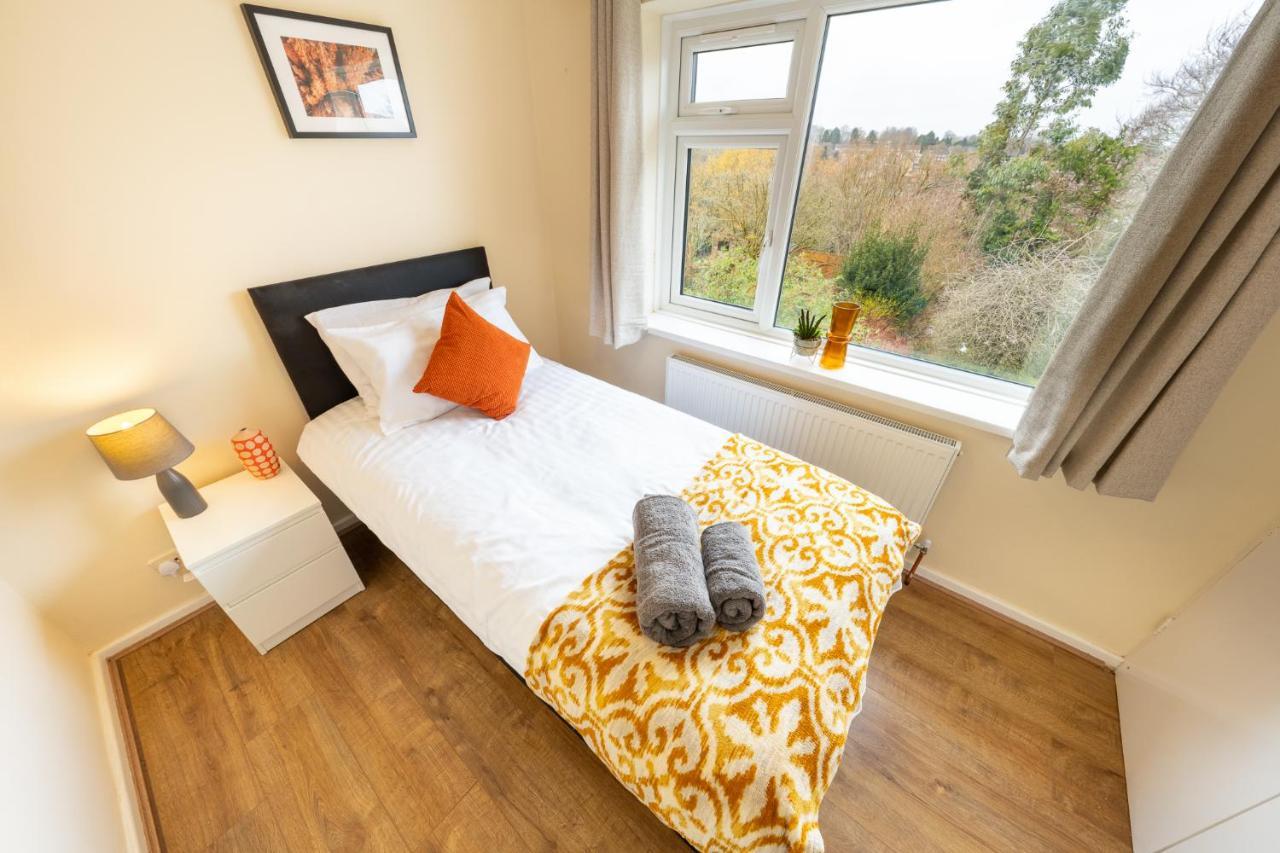 Pierocks Carver Entire House, Hot Tub & Wifi High Wycombe Ngoại thất bức ảnh